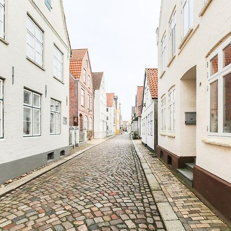 Apartmenthaus Theodor Storm - Unter Sternen Husum  Bagian luar foto