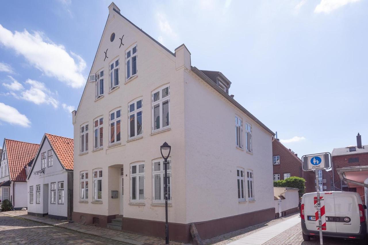 Apartmenthaus Theodor Storm - Unter Sternen Husum  Bagian luar foto