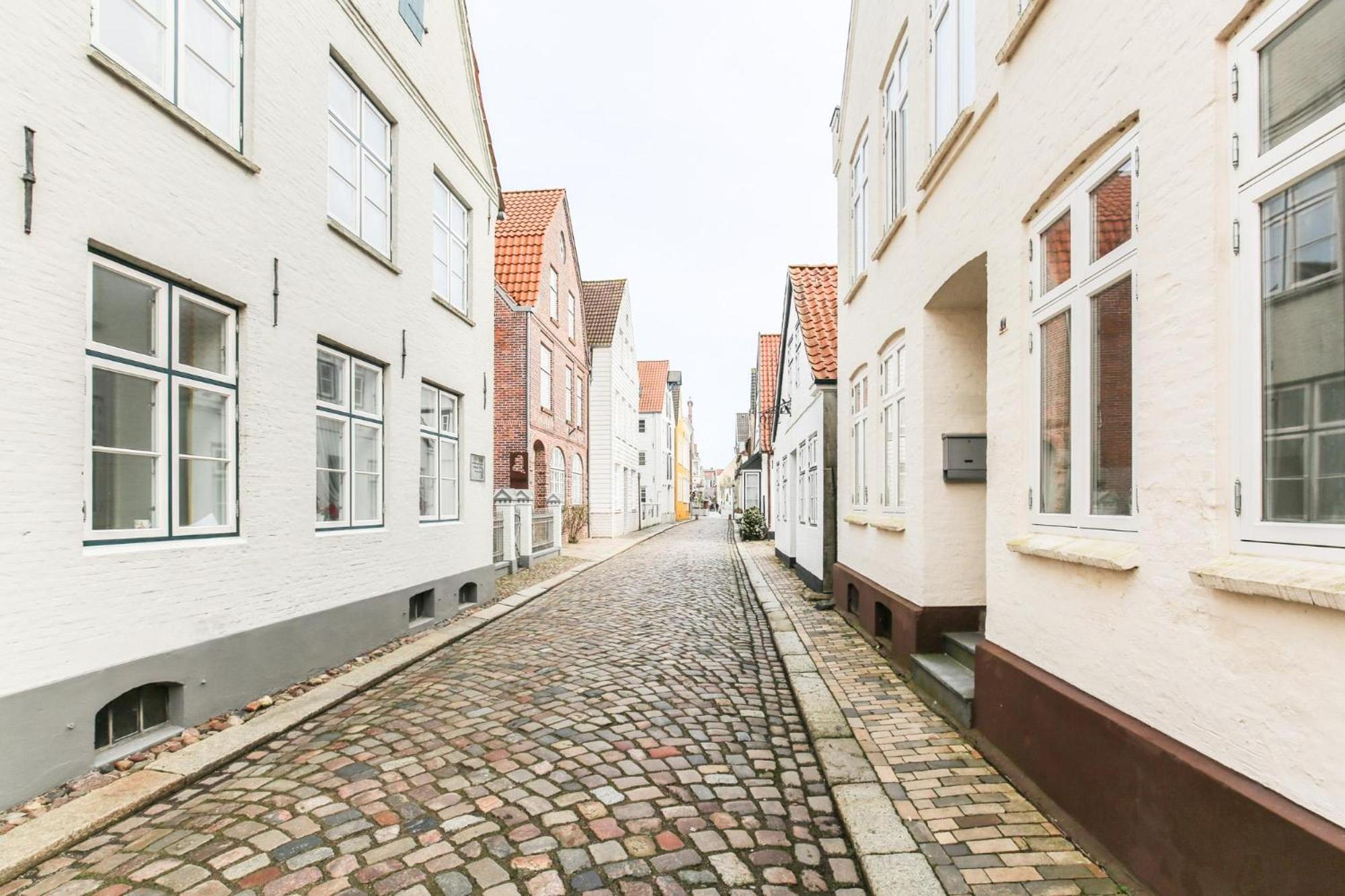 Apartmenthaus Theodor Storm - Unter Sternen Husum  Bagian luar foto